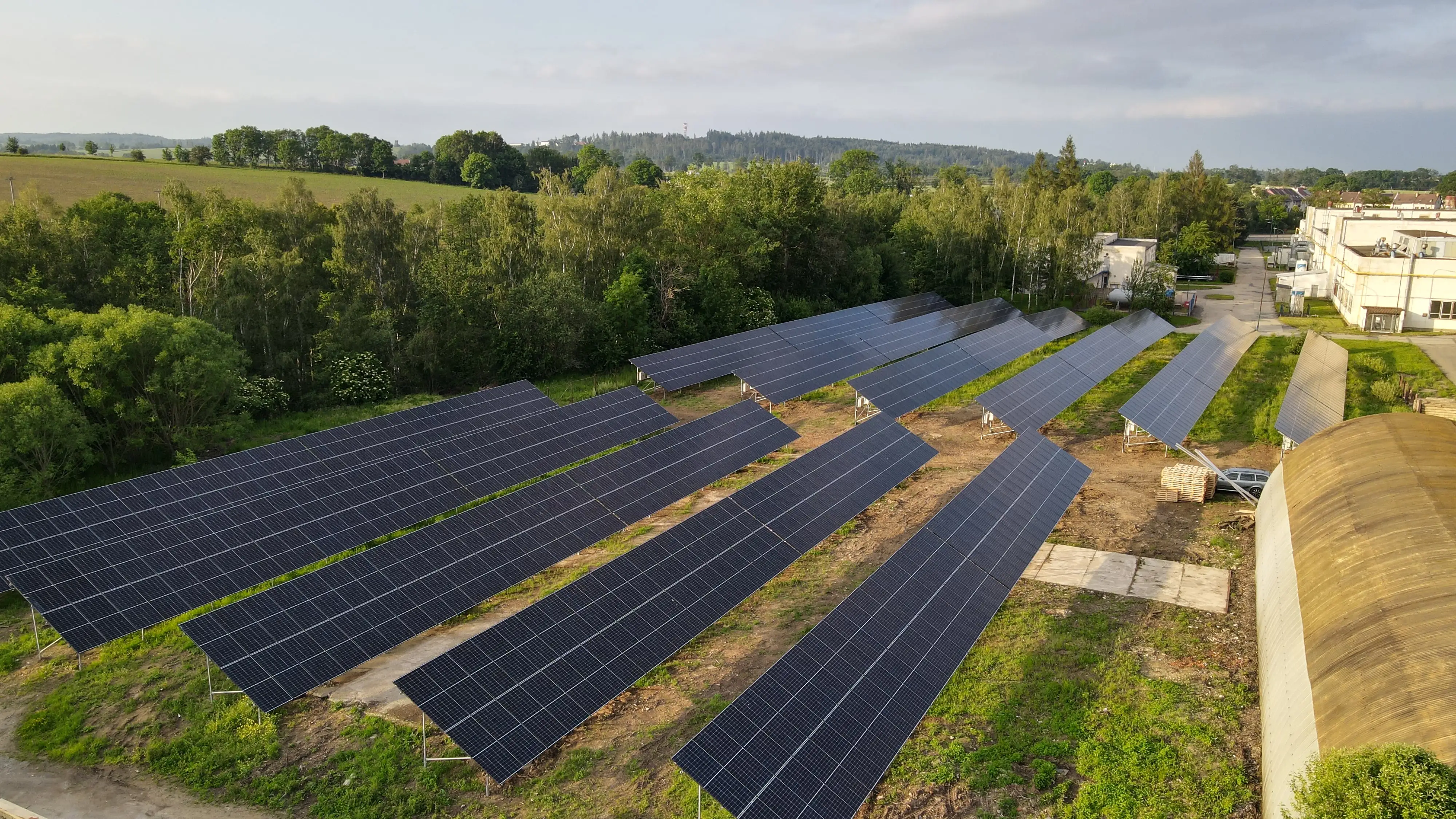 Pozemní fotovoltaická realizace