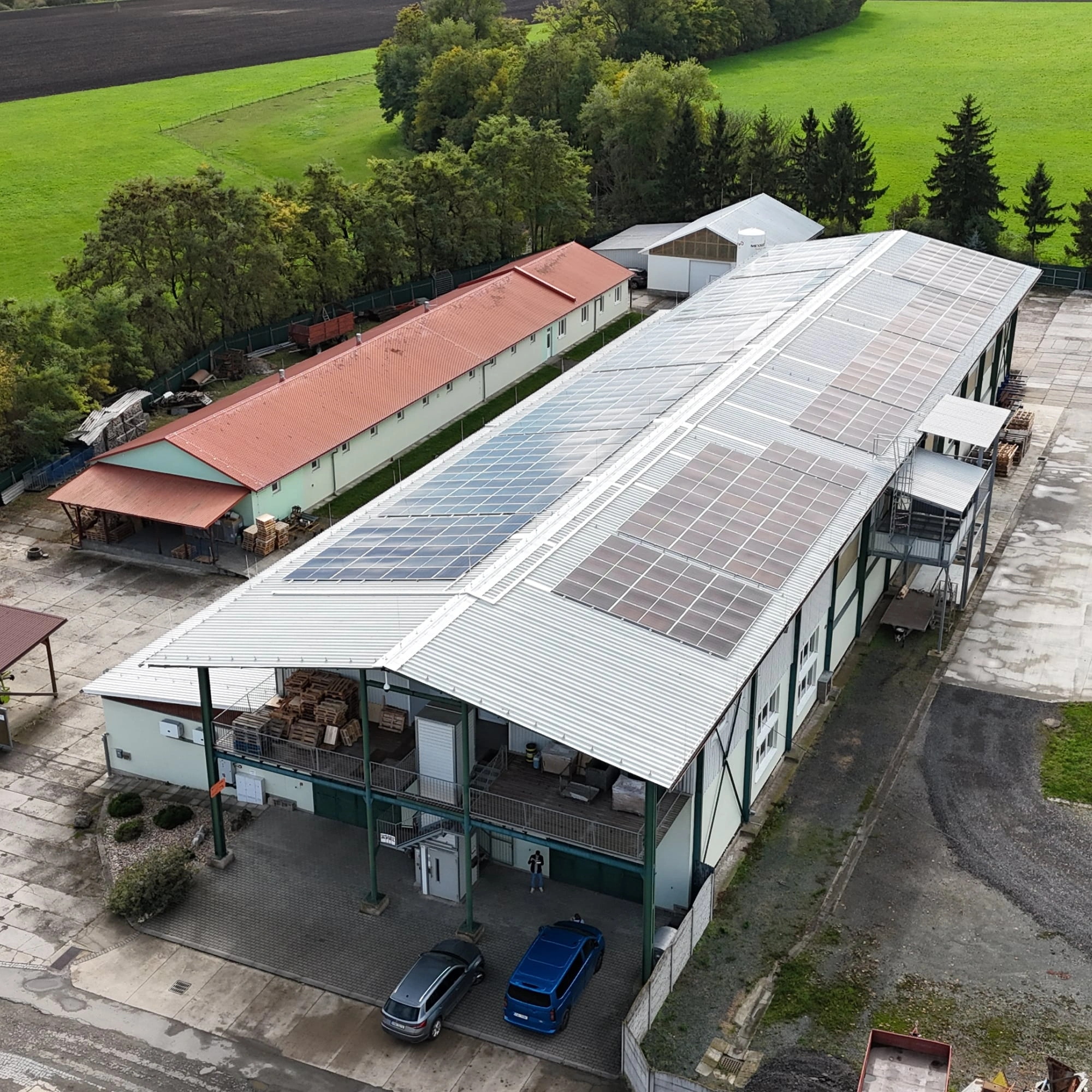 Námi instalovaná fotovoltaická elektrárna na střeše průmyslového objektu