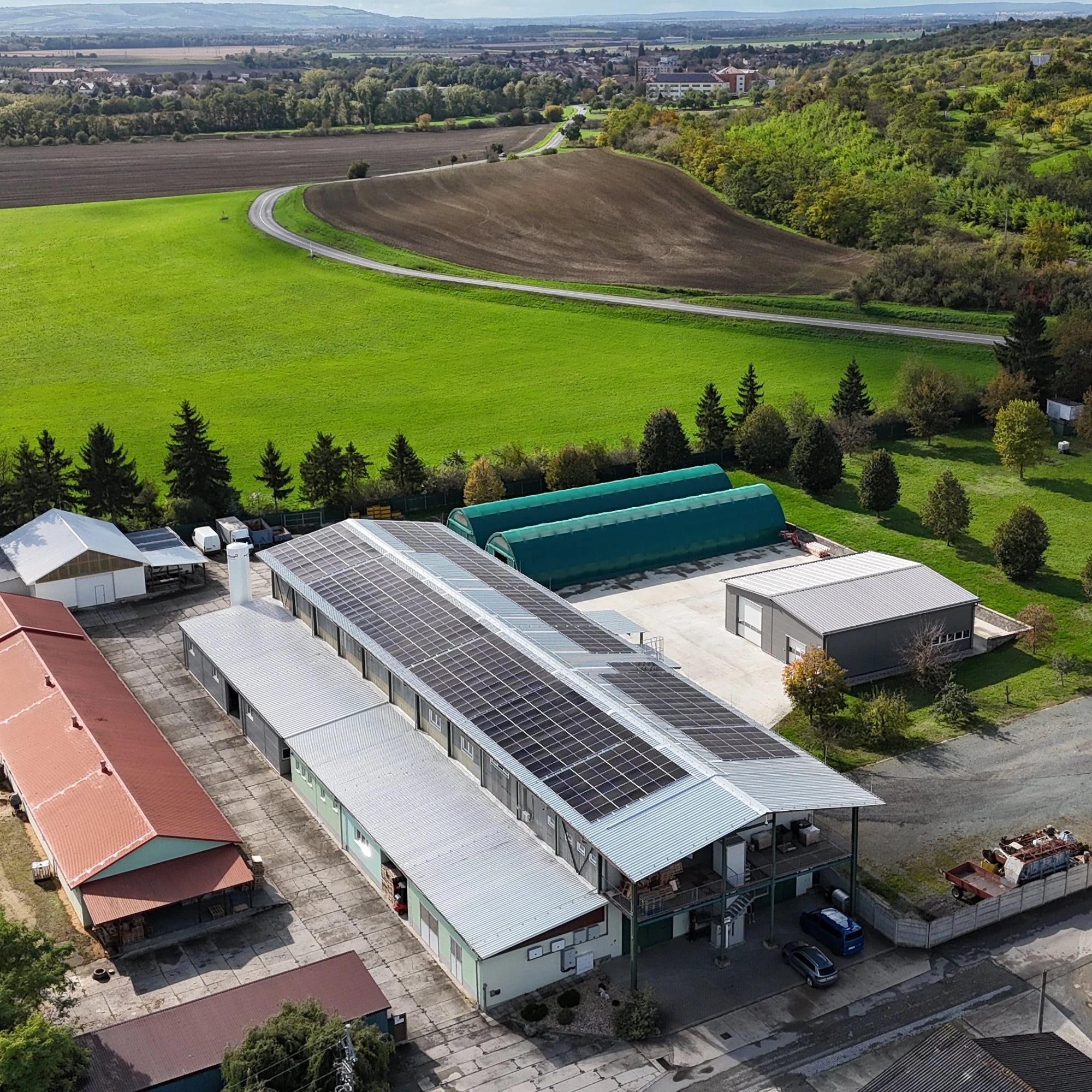FVE o výkonu 200 kWp na střeše firmy Seant Horses